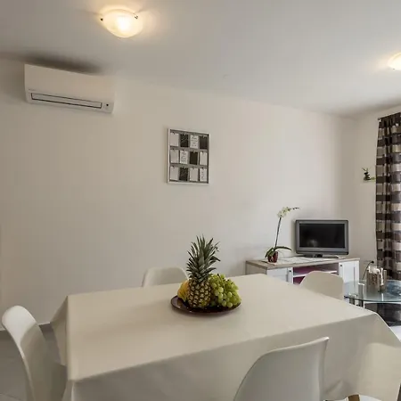 Apartment Cool *
